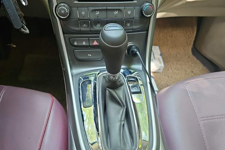 Used Chevrolet Malibu 2014 2.0L Automatic Comfort Edition Gear Lever