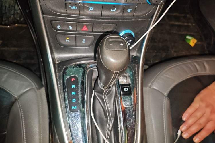 Used Chevrolet Malibu 2014 2.0L Automatic Luxury Edition Gear Lever
