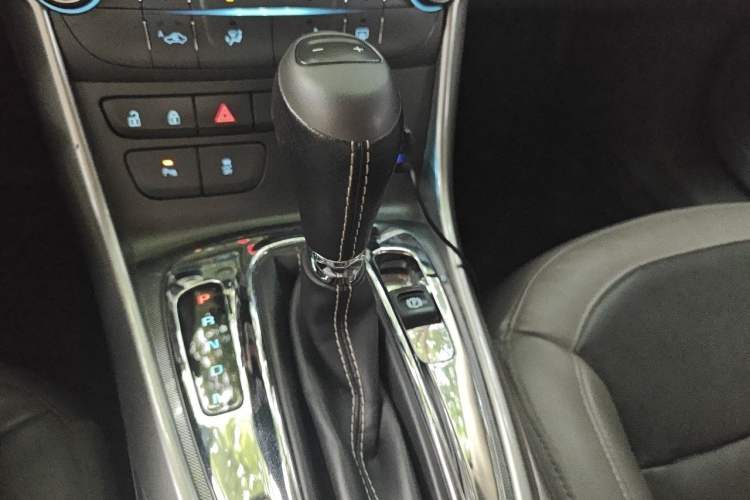 Used Chevrolet Malibu 2014 2.4L Automatic Luxury Edition Gear Lever