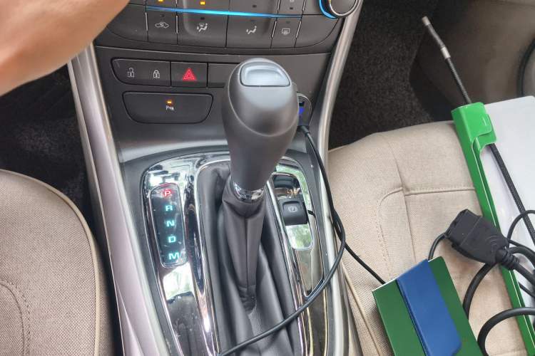 Used Chevrolet Malibu 2014 2.0L Automatic Comfort Edition Gear Lever