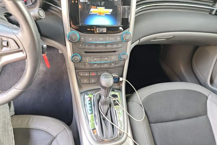 Used Chevrolet Malibu 2014 2.0L Automatic Luxury Edition Gear Lever