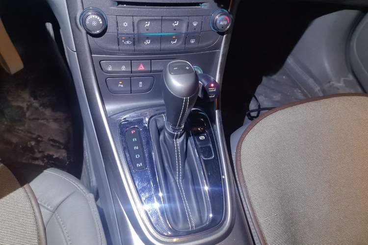 Used Chevrolet Malibu 2014 2.0L Automatic Luxury Edition Gear Lever