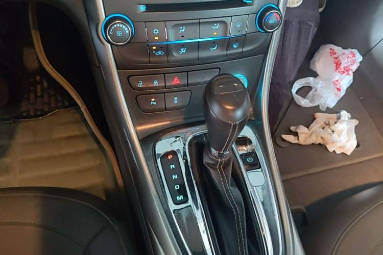 Used Chevrolet Malibu 2014 2.0L Automatic Luxury Edition Gear Lever