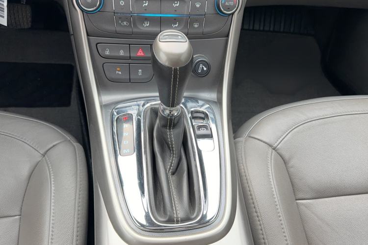 Used Chevrolet Malibu 2014 2.0L Automatic Luxury Edition Gear Lever