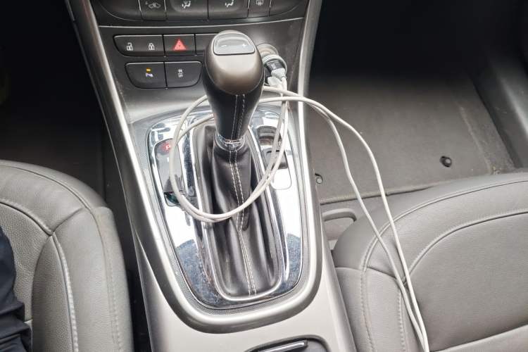 Used Chevrolet Malibu 2014 2.0L Automatic Luxury Edition Gear Lever