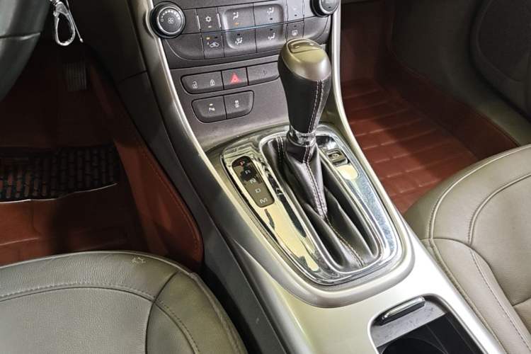 Used Chevrolet Malibu 2014 2.0L Automatic Luxury Edition Gear Lever