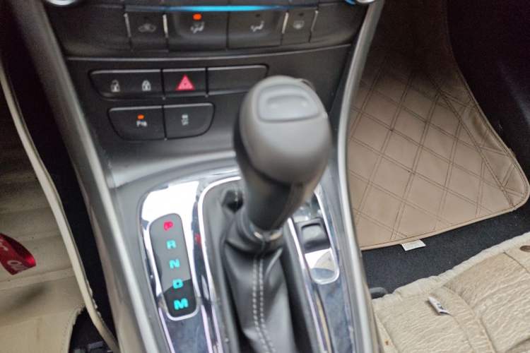 Used Chevrolet Malibu 2014 1.6T Automatic Comfort Edition Gear Lever