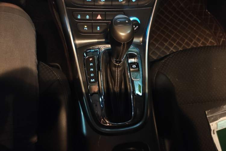 Used Chevrolet Malibu 2014 1.6T Automatic Comfort Edition Gear Lever