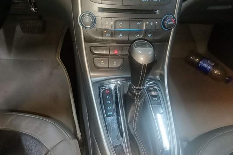 Used Chevrolet Malibu 2014 2.0L Automatic Luxury Edition Gear Lever