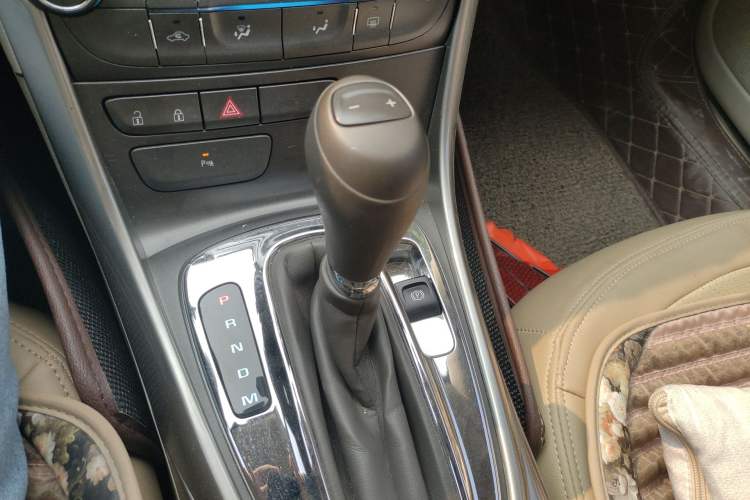 Used Chevrolet Malibu 2014 2.0L Automatic Comfort Edition Gear Lever