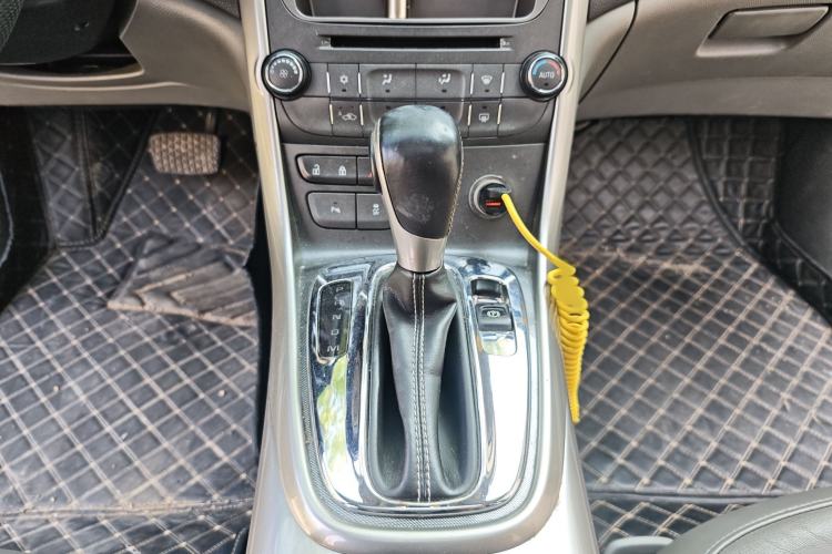 Used Chevrolet Malibu 2014 2.0L Automatic Luxury Edition Gear Lever