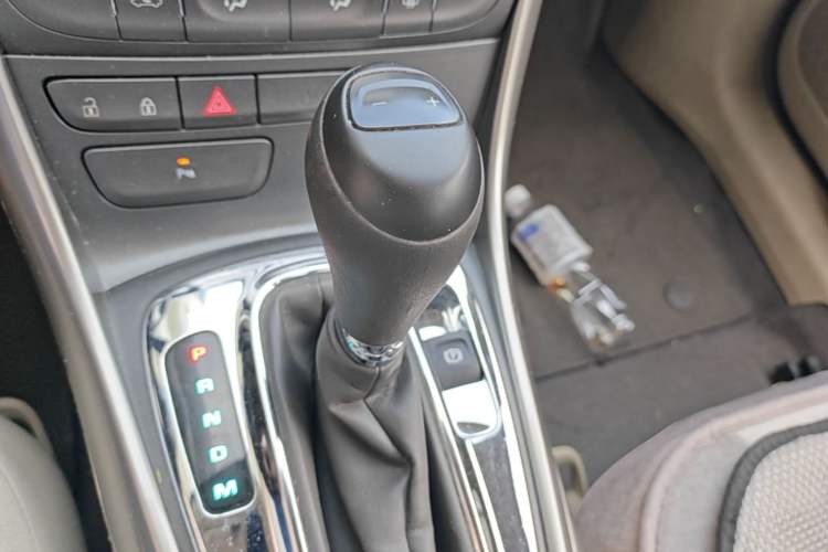 Used Chevrolet Malibu 2014 2.0L Automatic Comfort Edition Gear Lever