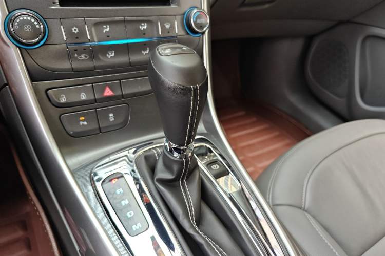 Used Chevrolet Malibu 2014 2.0L Automatic Luxury Edition Gear Lever