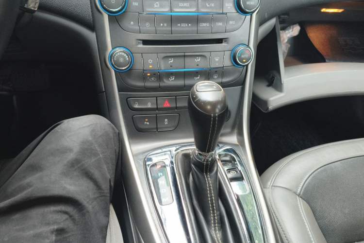 Used Chevrolet Malibu 2014 2.0L Automatic Luxury Edition Gear Lever