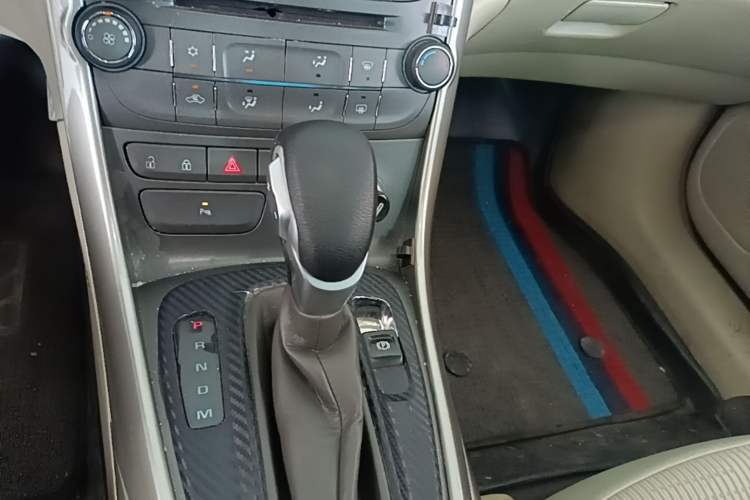 Used Chevrolet Malibu 2014 2.0L Automatic Comfort Edition Gear Lever