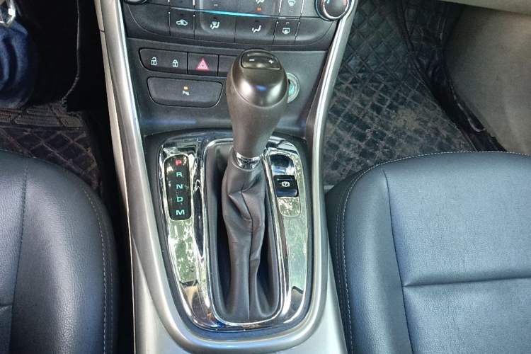 Used Chevrolet Malibu 2014 2.0L Automatic Comfort Edition Gear Lever