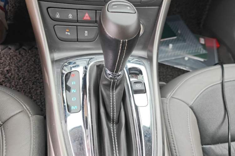 Used Chevrolet Malibu 2014 2.0L Automatic Luxury Edition Gear Lever