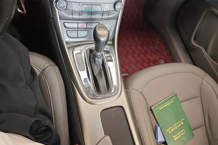 Used Chevrolet Malibu 2014 2.0L Automatic Luxury Edition Gear Lever