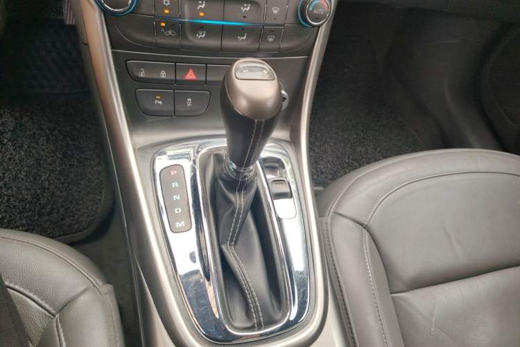 Used Chevrolet Malibu 2014 2.0L Automatic Luxury Edition Gear Lever
