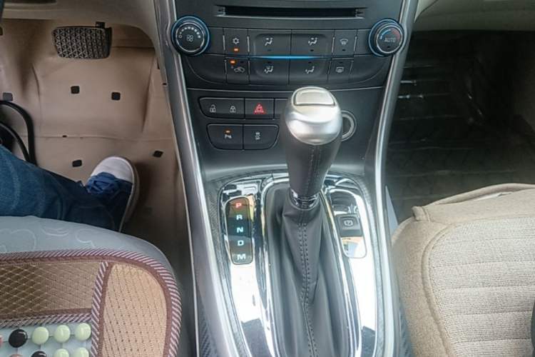 Used Chevrolet Malibu 2014 2.0L Automatic Luxury Edition Gear Lever