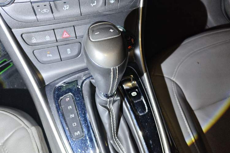 Used Chevrolet Malibu 2014 2.0L Automatic Luxury Edition Gear Lever
