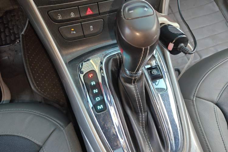 Used Chevrolet Malibu 2014 2.0L Automatic Luxury Edition Gear Lever