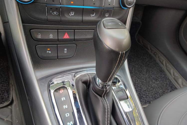 Used Chevrolet Malibu 2014 2.0L Automatic Luxury Edition Gear Lever