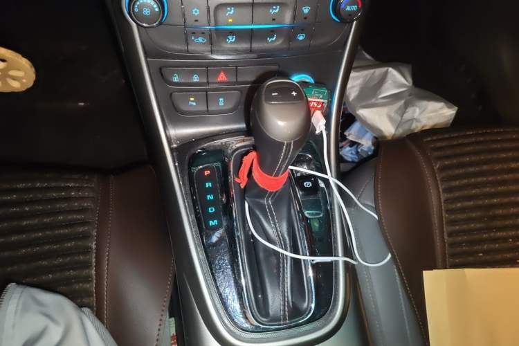 Used Chevrolet Malibu 2014 2.0L Automatic Comfort Edition Gear Lever