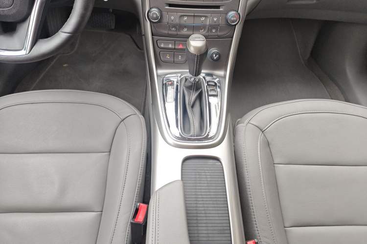 Used Chevrolet Malibu 2014 2.0L Automatic Luxury Edition Gear Lever