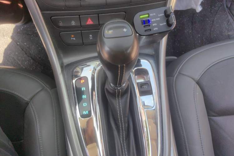 Used Chevrolet Malibu 2014 2.0L Automatic Luxury Edition Gear Lever