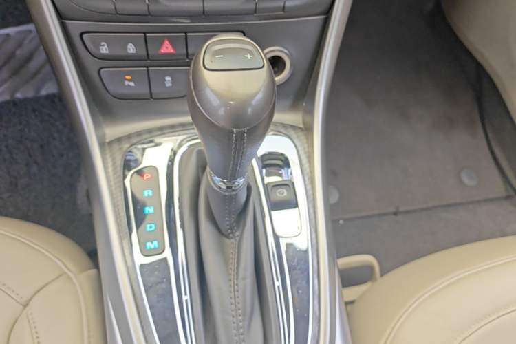 Used Chevrolet Malibu 2014 2.4L Automatic Luxury Edition Gear Lever