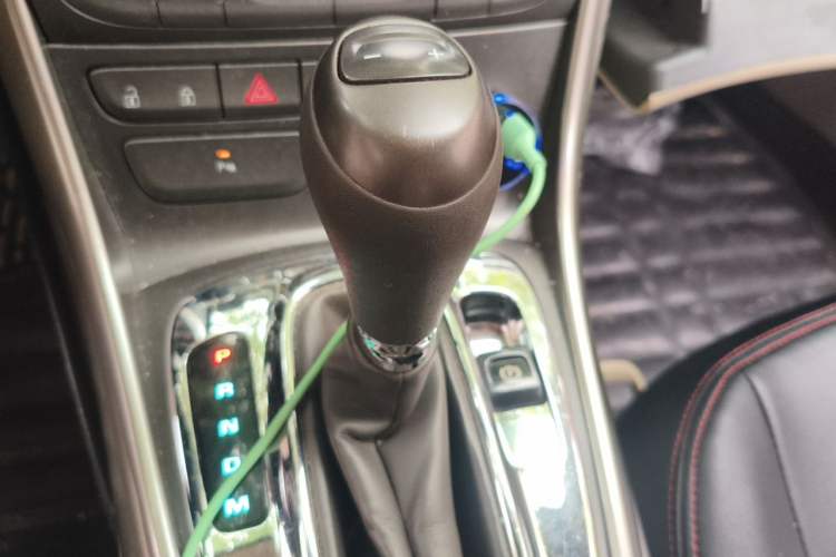 Used Chevrolet Malibu 2014 2.0L Automatic Comfort Edition Gear Lever