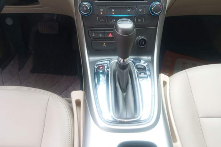 Used Chevrolet Malibu 2014 2.0L Automatic Comfort Edition Gear Lever