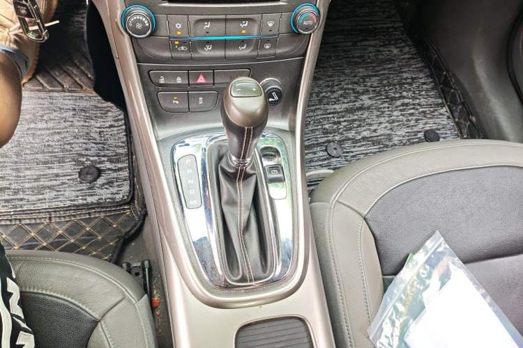 Used Chevrolet Malibu 2014 2.0L Automatic Luxury Edition Gear Lever