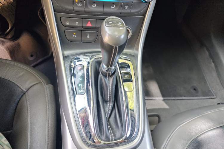 Used Chevrolet Malibu 2014 2.4L Automatic Luxury Edition Gear Lever
