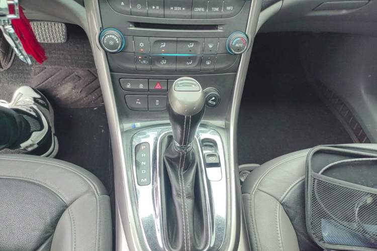 Used Chevrolet Malibu 2014 2.0L Automatic Luxury Edition Gear Lever