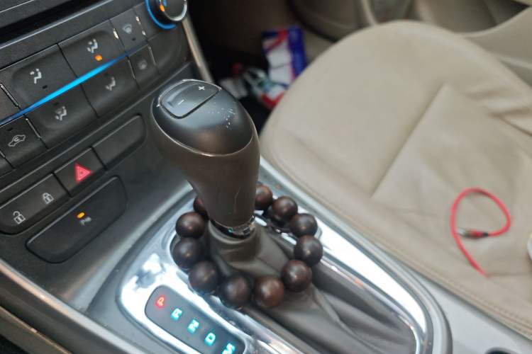 Used Chevrolet Malibu 2014 2.0L Automatic Comfort Edition Gear Lever