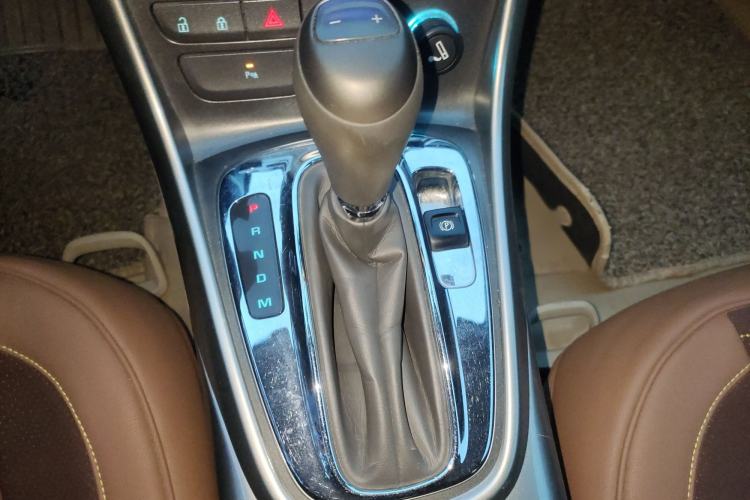 Used Chevrolet Malibu 2014 2.0L Automatic Comfort Edition Gear Lever