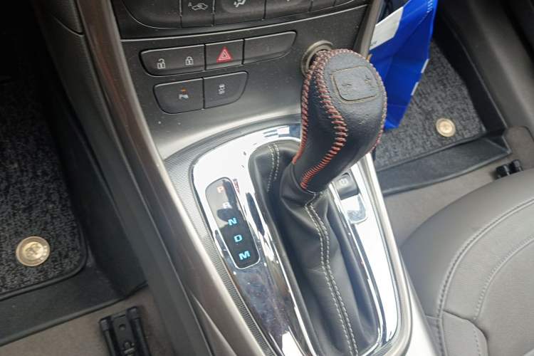 Used Chevrolet Malibu 2014 2.0L Automatic Luxury Edition Gear Lever
