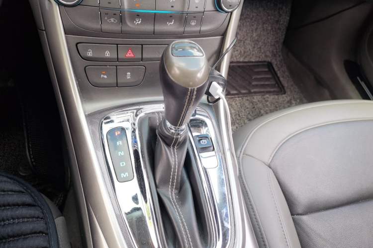 Used Chevrolet Malibu 2014 2.4L Automatic Luxury Edition Gear Lever