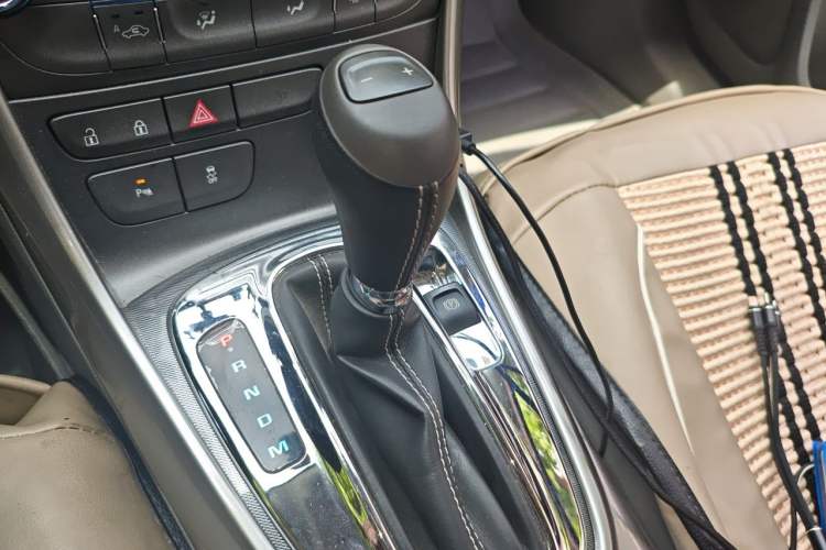 Used Chevrolet Malibu 2014 2.0L Automatic Luxury Edition Gear Lever