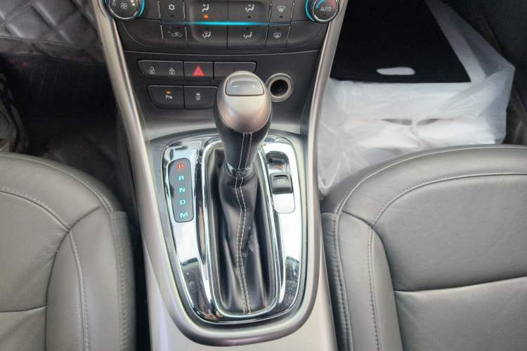 Used Chevrolet Malibu 2014 2.0L Automatic Luxury Edition Gear Lever