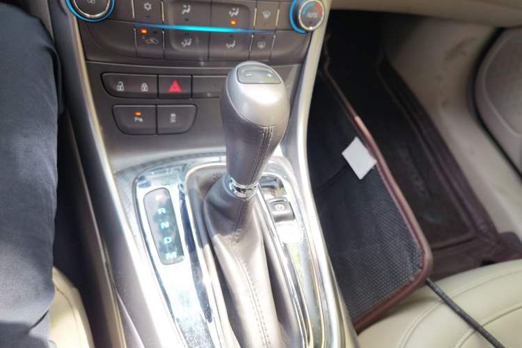 Used Chevrolet Malibu 2014 2.0L Automatic Luxury Edition Gear Lever