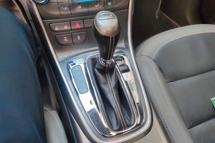 Used Chevrolet Malibu 2014 2.4L Automatic Luxury Edition Gear Lever