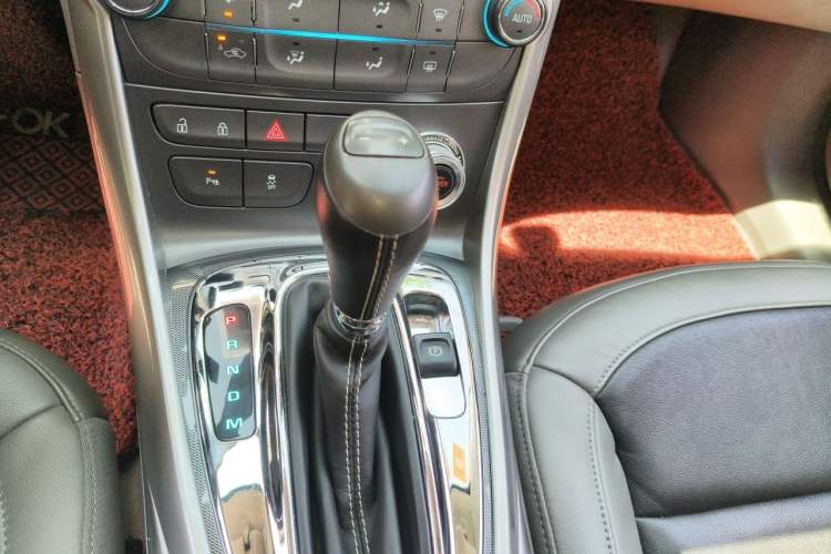 Used Chevrolet Malibu 2014 2.0L Automatic Luxury Edition Gear Lever