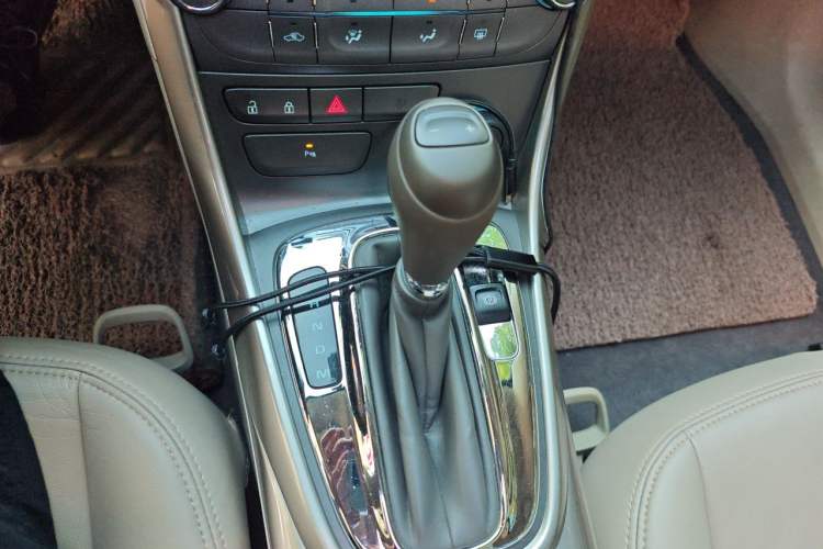 Used Chevrolet Malibu 2014 2.0L Automatic Comfort Edition Gear Lever