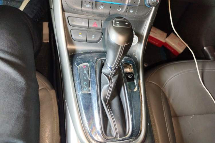 Used Chevrolet Malibu 2014 2.0L Automatic Luxury Edition Gear Lever