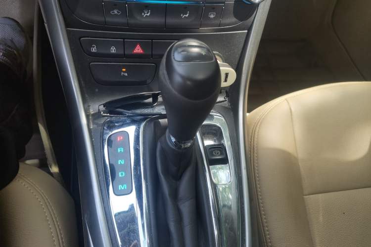 Used Chevrolet Malibu 2014 2.0L Automatic Comfort Edition Gear Lever