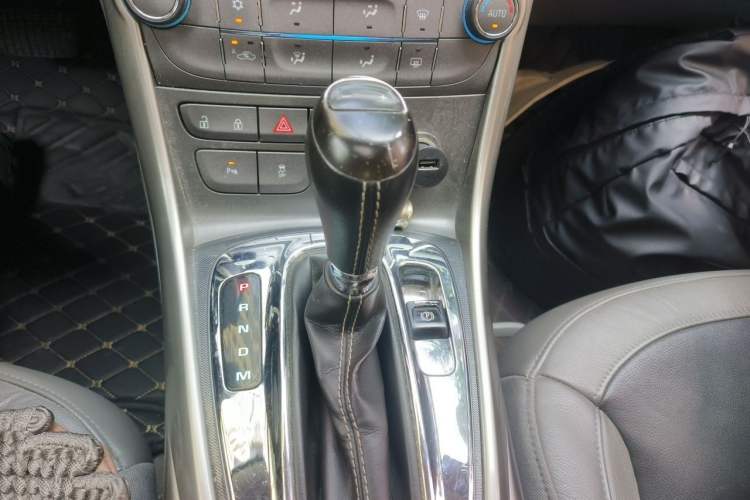 Used Chevrolet Malibu 2014 2.0L Automatic Luxury Edition Gear Lever