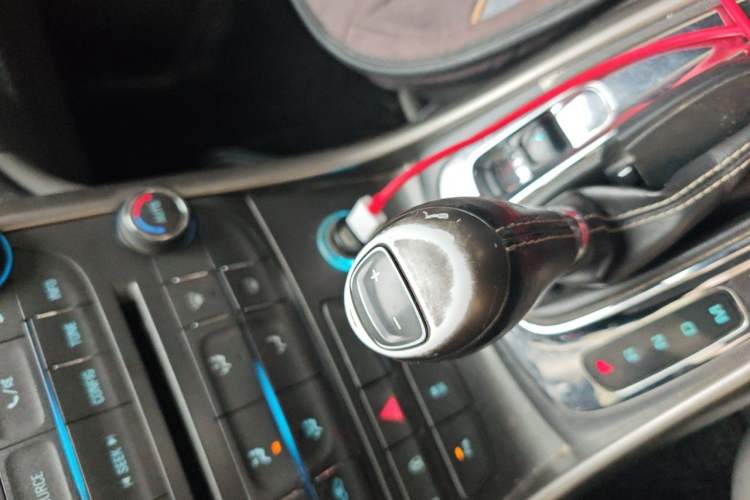 Used Chevrolet Malibu 2014 2.0L Automatic Luxury Edition Gear Lever